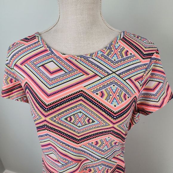 BOBBIE BROOKS GEOMETRICAL SHORT SLEEVE DRESS SIZE LARGE - Picture 2 of 9